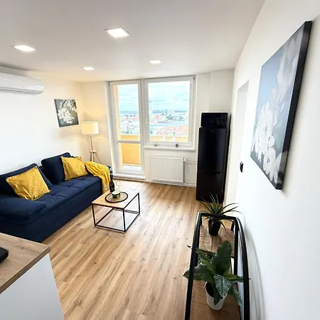 Sky View 10 Patro Appartement *