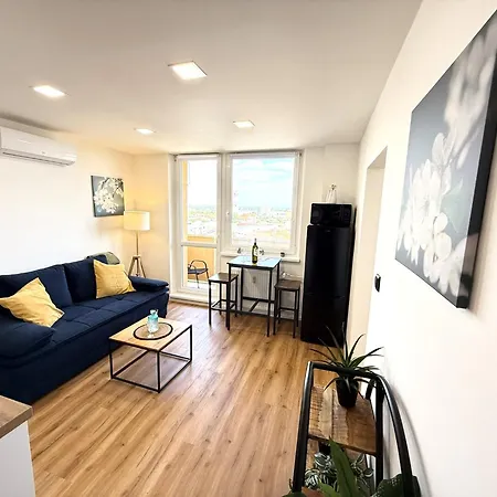 Sky View 10 Patro דירה
